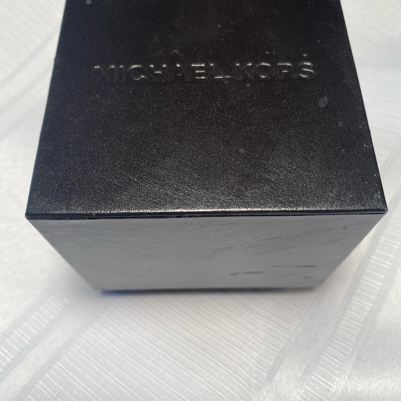 MICHAELKors Whitley Grey Dial Grey Leather Ladies Watch MK2427 - Picture 9 of 16